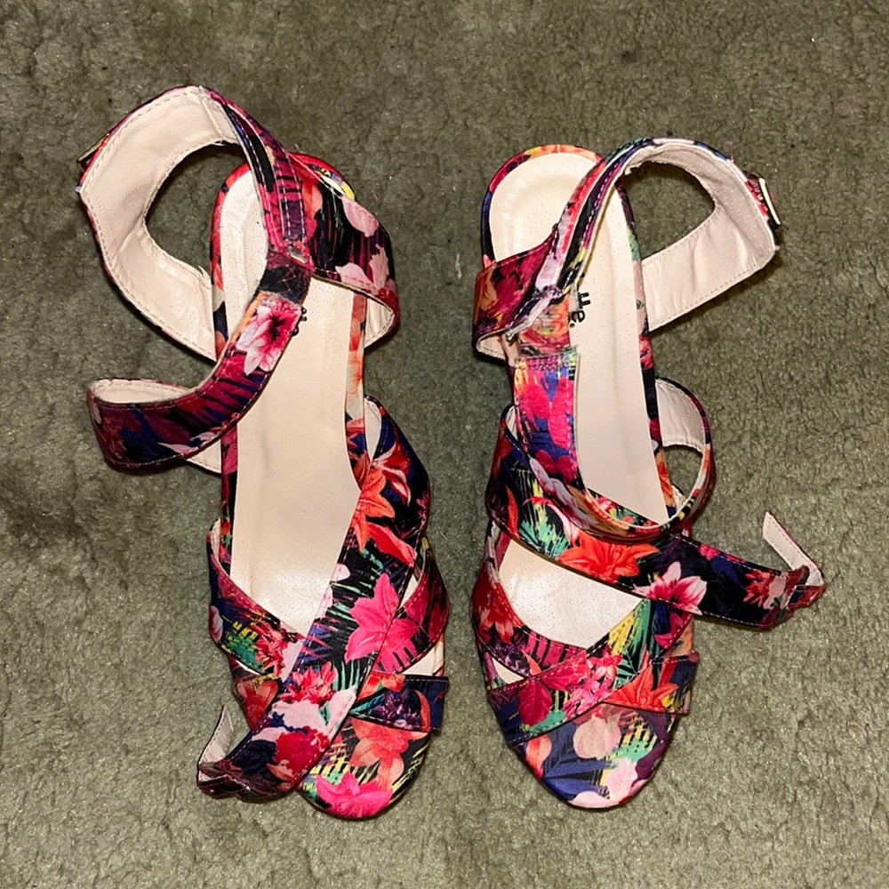 Floral print wedge sandals. Size 8. Almost 🆕